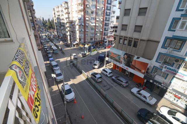 Bornova Merkezde Ana Cadde Üzerinde Satılık 3+1 Daire 5