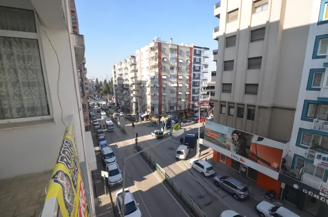 Bornova Merkezde Ana Cadde Üzerinde Satılık 3+1 Daire 4