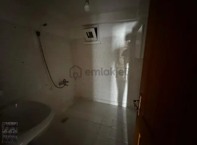 Es-astan Selçukluda Ara Katta 3+1 Çift Balkonlu Kiralık Daire 2