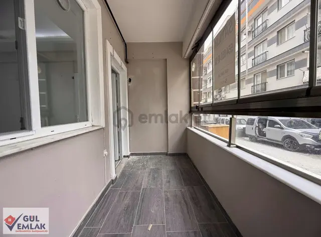 Adliye Binasına Yakın Satılık 1+1 Doğalgazlı Cam Balkonlu 3
