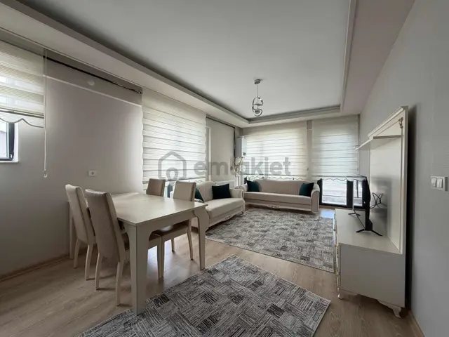 Alaçatı'dan İncek'te Ara Kat Güney Cephe Cambalkonlu Eşyalı 1+1 1