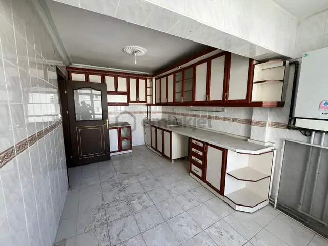 Danışment Yakını Yunus Emre Cad. Üzerinde Asansörlü Site İçi 3+1 5