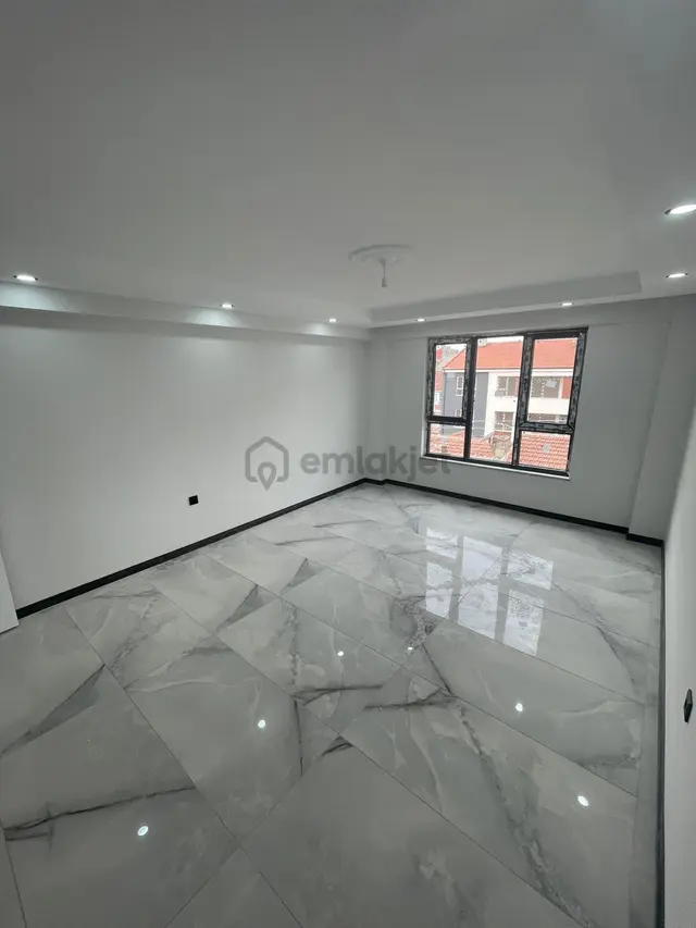 2+1-105 M2-asansörlü-lüks Daire-araç Takasına Uygun 3