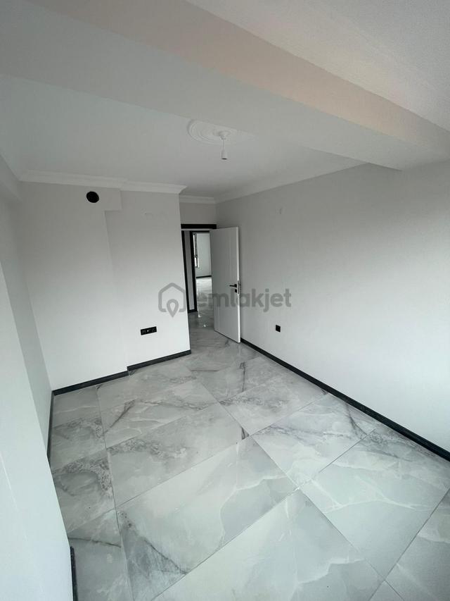 2+1-105 M2-asansörlü-lüks Daire-araç Takasına Uygun 5