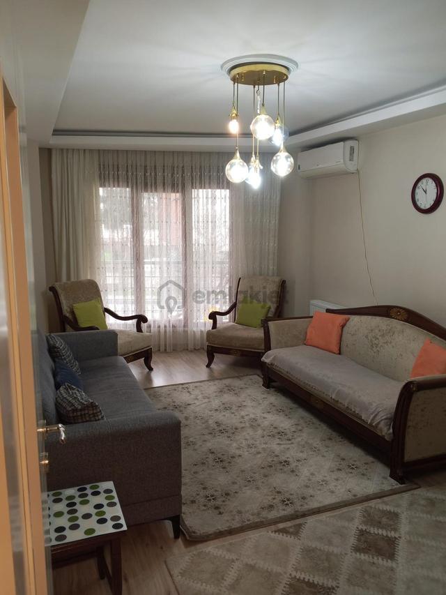 Küçükçekmece Tepeüstü'nde Satılık 2+1 Yüksek Giriş Daire 4