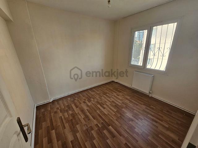 Yedigöller Merkez'de Cadde Üstü Temiz,doğalgaz'lı 2+1 Daire 4