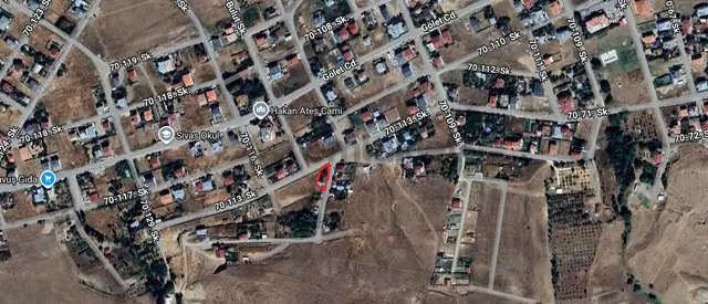 Karşıyaka Mahallesinde, Şehir Manzaralı Bahçe 2
