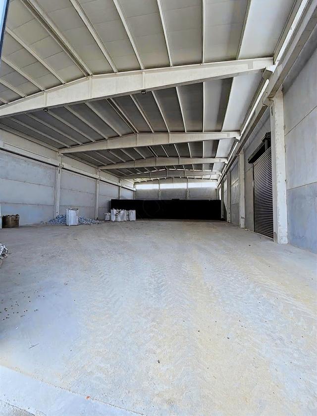 Sanayi Sitesi'nde 1200 Metre Kaplı Ticaret Dükkan Kiralık 4
