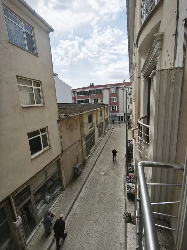 Muratlı Muradiye Mah.100. Yıl Caddesi Üzerinde Kiralık 1+1 Daire 2