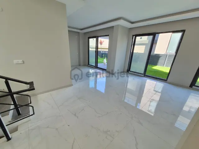 Delux'den Yenicede Müstakil Bahçeli Sıfır Lux Kiralık Villa 3
