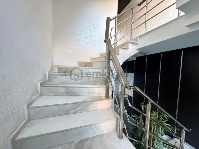 Çeşme Marina Bölgesi Asansörlü Geniş Balkonlu 2+1 Lüks Daire 3