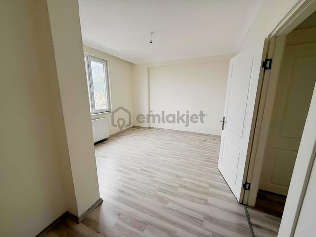 Cumhuriyet Mah Kiralık 3+1 Site Dairesi 4