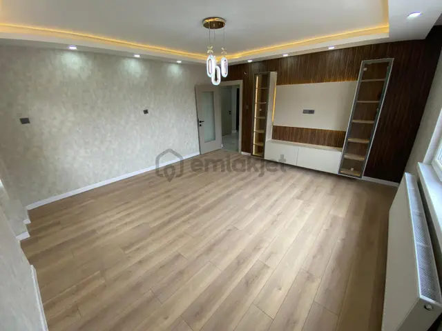 Selçuklu Mah. Ara Katta Salon Bağımsız Yapılı Satılık Daire 3