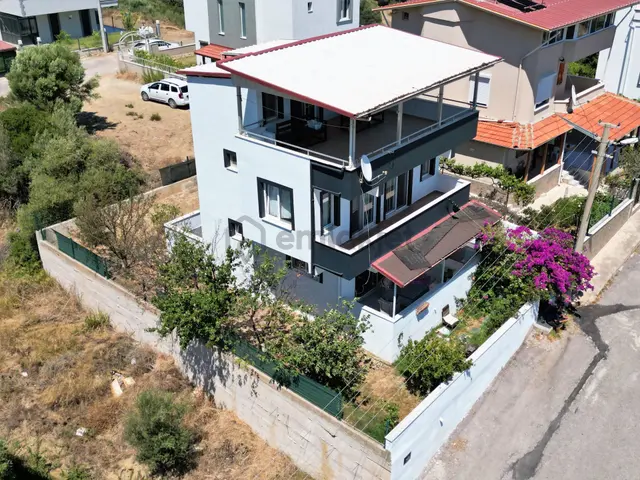 İzmi̇r Seferi̇hi̇sar Doğanbey De Deni̇z Manzaralı Ki̇ralık Yazlık 4+1 2
