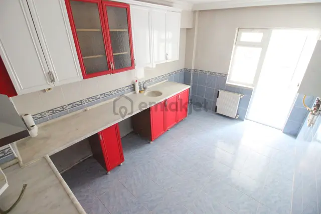 Hemdem Gayrimenkul'den Topçu'da Arakatta Ebeveyn Banyolu 3+1 Kiralık Daire 2