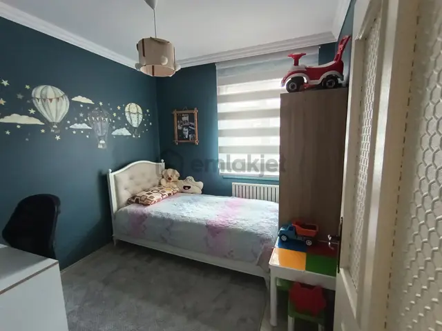 Hayatın İçinde Caddede Muradiye Cami Karşısı Satılık 3+1 Daire 2