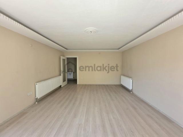Altınova Merkezde Ana Cadde Üstü 3+1 140 M2 Fırsat Daire 4