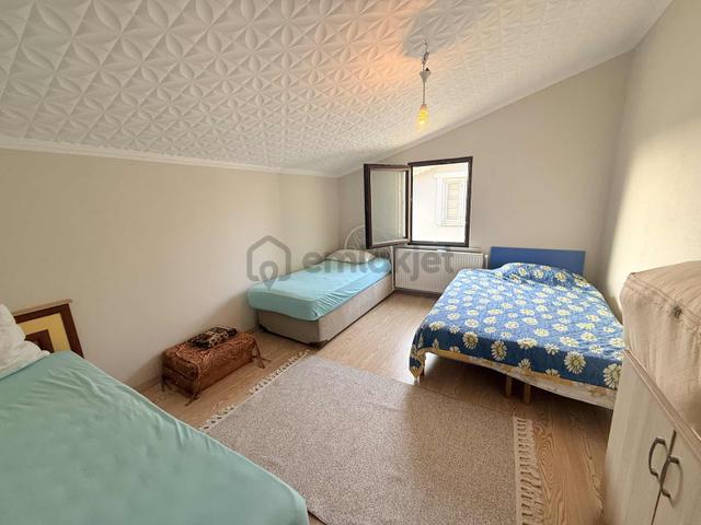 Gül Tatardan Yeniçiftlik'te 353m2 Arsa Üzerinde Tripleks Villa 4