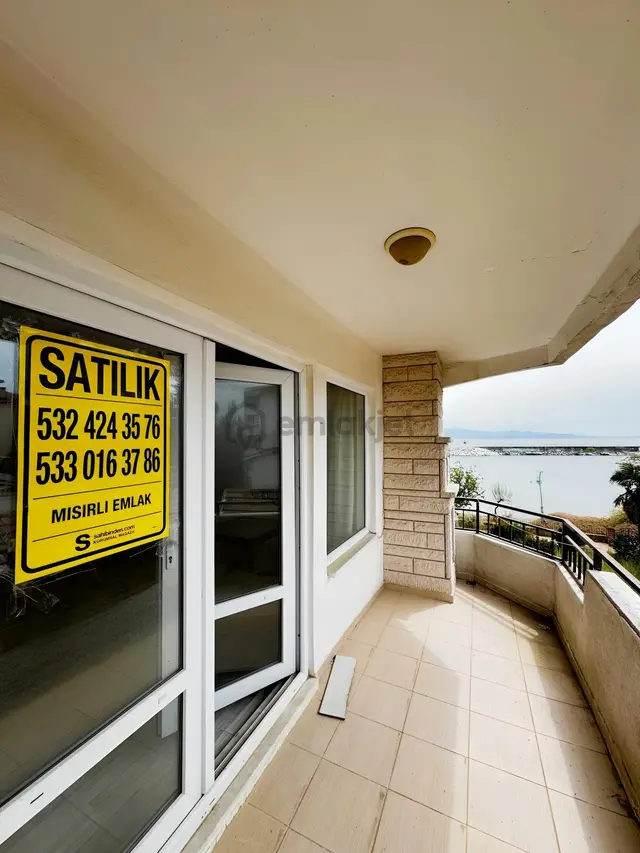 Mısırlı'dan Denize Sıfır Site'de Deniz Manzaralı Daire (114m2) 2