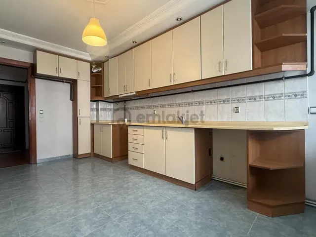 Binyapıdan Kıbrıs Şehitler Cad. Ara Kat 3+1 Daire Fırsatı !! 3