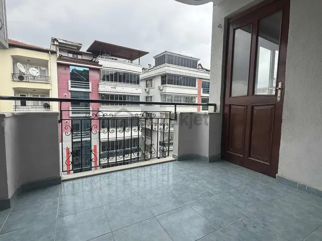 Binyapıdan Kıbrıs Şehitler Cad. Ara Kat 3+1 Daire Fırsatı !! 5