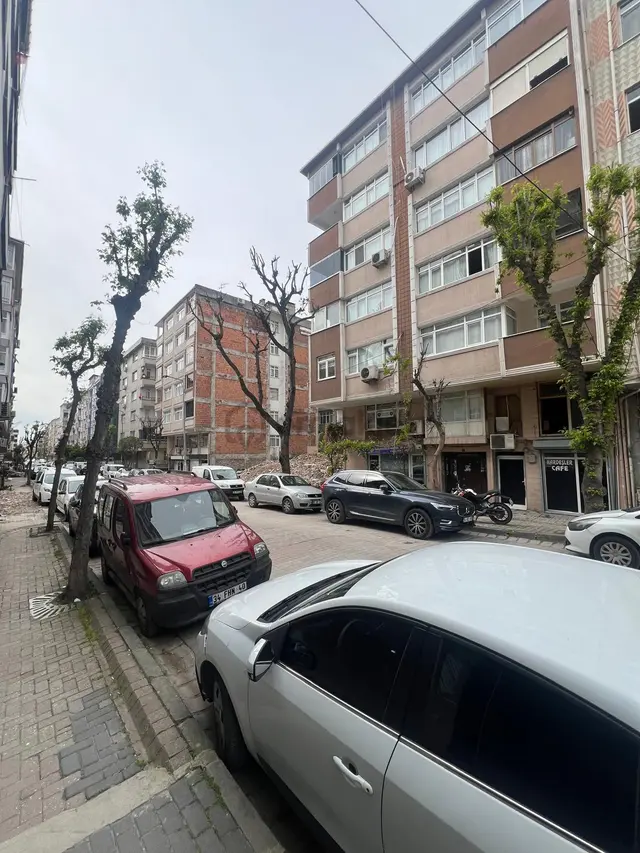 B.evler Çamlık Caddesine Yakın Kentsele Girmiş 2+1 Ara Kat Daire 4