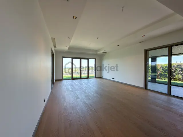 Mesa Yeşilyaka Su Göl Manzarasına Sahip Tek Kat Şelale Model 4