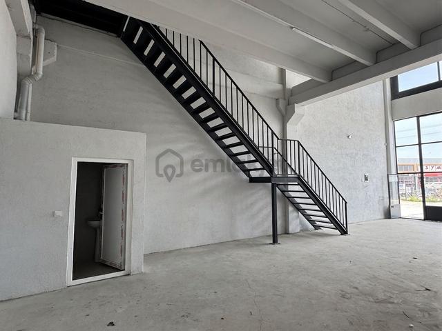 Biga Sanayi Sitesinde 170 M² Kapalı Alanlı Ve Geniş Ön Kullanım Alanlı (75m2) Dükkan 3