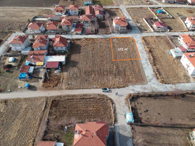 İlbey // Şuhut Zafer Mahallesinde 572+498+551 M² Arsa 2