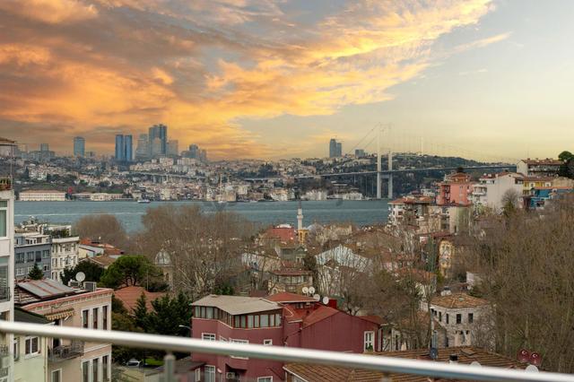 Kuzguncuk 'ta Teraslı Full Boğaz Manzaralı Kiralık 2+1 Daire Kuzguncuk 'ta Teraslı Full Boğaz Manzaralı Kiralık 2+1 Daire