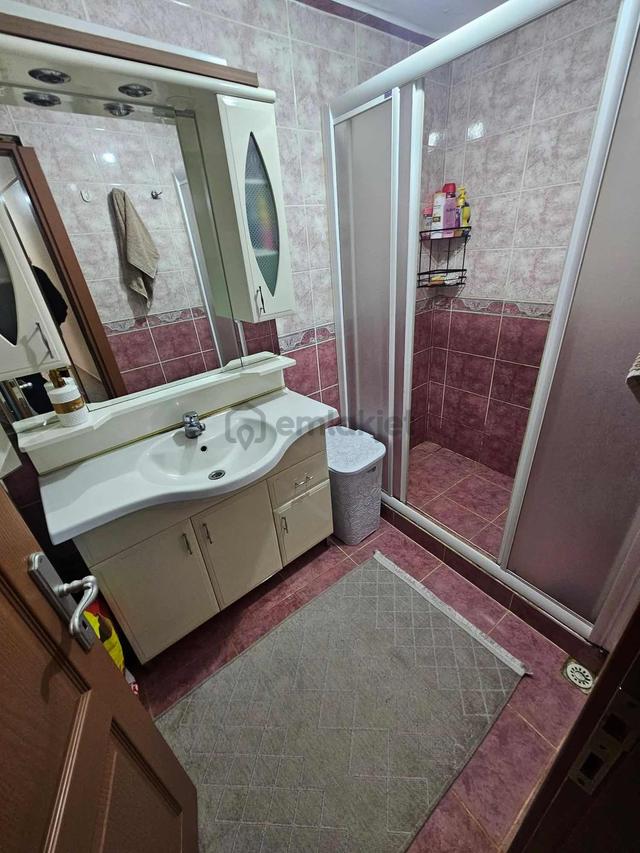 Reşadiye Mahallesinde Güvenç Taksi Civarı Satılık 3+1 Daire 4
