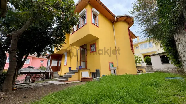 Üsküdar Çengelköy Ata-2 Sitesinde 300 M2 Tripleks Tekli Villa 3