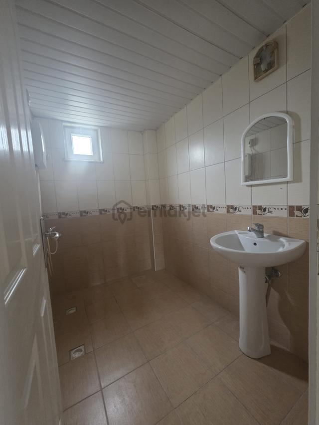 Aydoğmuş Mahallesinde Ayrı Mutfaklı 2+1 Kiralık 4