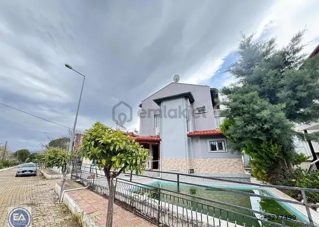 Kuşadası'nda Denize Yakın Özel Havuzlu Köşe Konumlu 4 + 1 5