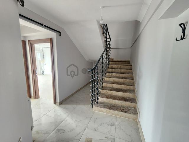 Alaçatı'dan % 80 Kredi İmkanı Teraslı/öncephe/vadi Manzaralı 3+1 2