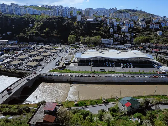 Trabzon Otogar Karşısı Satılık Bina Ve Arsası 1