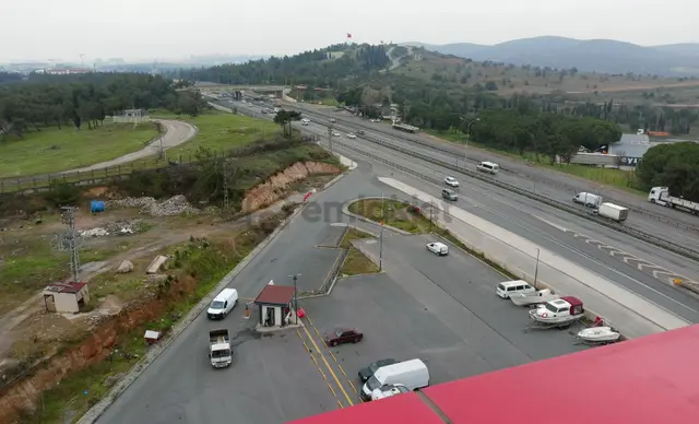 İstim Sanayi Sitesinde Tamamı E-5 Cephe Düz Ayak 330 M2 Dükkan 3