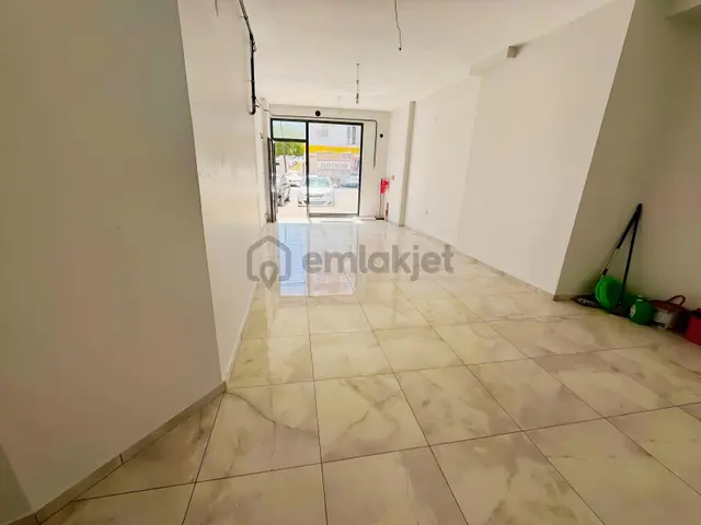 Hacıilbey Mahallesi'nde Çarşı Yakını Kiralık 80 M² Dükkan 3