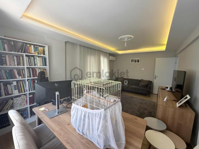 Buca Vergi Dairesi Yakını 2+1 Tadilatlı Çift Cephe Satılık Daire 4