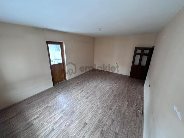 (1232) Keçiörende Cadde Kenarında Orta Kat 3+1 Satılık Daire 4