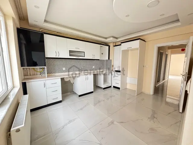 Yaman'dan İhsaniye Mahallesi Site İçi 2+1 Kiralık Daire 1