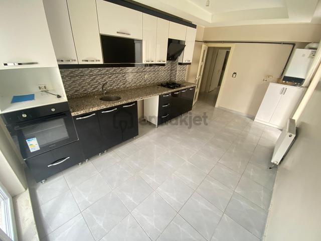 Sincan Mareşalda 3+1 Asansörlü Ebeveyn Banyolu 7 Yıllık Ara Kat Yapılı Daire 3