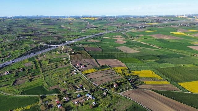 Fenerköyde 290 Metre Elektrik Su Mevcut Elmas Değerinde , Arsa 5