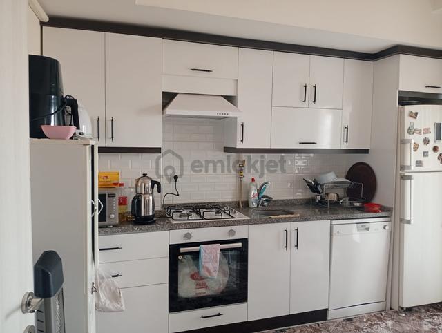 Salihli Berkay Emlaktan Şehir Merkezinde Satılık 2+1 Doğalgaz Isıtmalı Daire