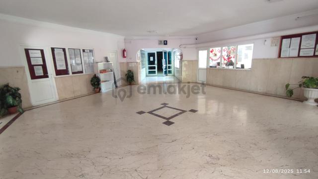 Çankaya İşçi Blokları Mah. Çok Katlılarda Satılık 2+1 Daire 3