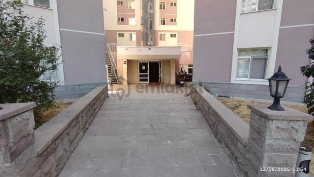 Çankaya İşçi Blokları Mah. Çok Katlılarda Satılık 2+1 Daire 4