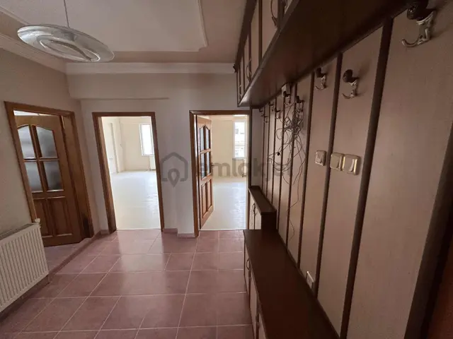 Kasrevi'den Atatürk Ve Barış Mah. Büyük 2+1 Kiralık Dailer 2