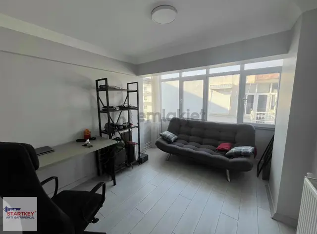 Karşıyaka Aksoyda Tadilatlı Denize Çok Yakın Satılık 2+1 Daire 3