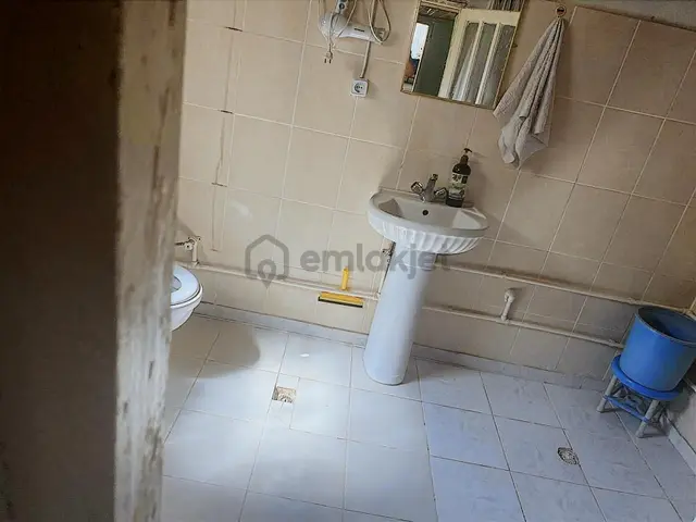 Sazlıcada Bakımlı Doğalgazlı Satılık Bahçeli Ev 5