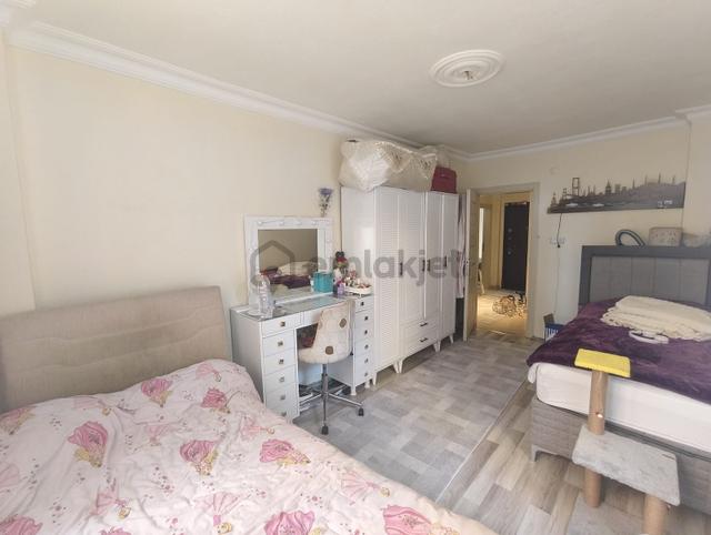 Köprü Emlaktan Gazi Mah. 2+1 Net 80 M2 Satılık Bahçe Katı 4